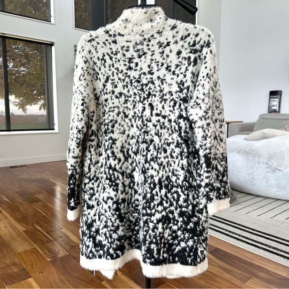 ‘Dreamers by Debut’ Women's Cardigan Sweater - Picture 4 of 4